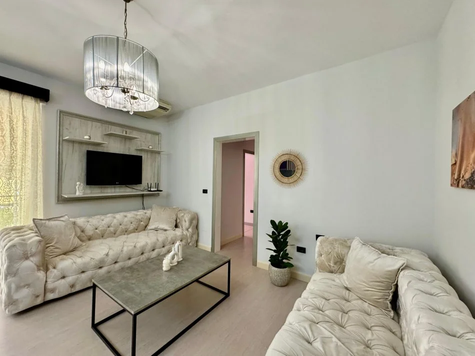 Tirane, jepet me qera apartament 2+1+Aneks+Ballkon , 92 m² 700 € (Kopshti Zoologjik)