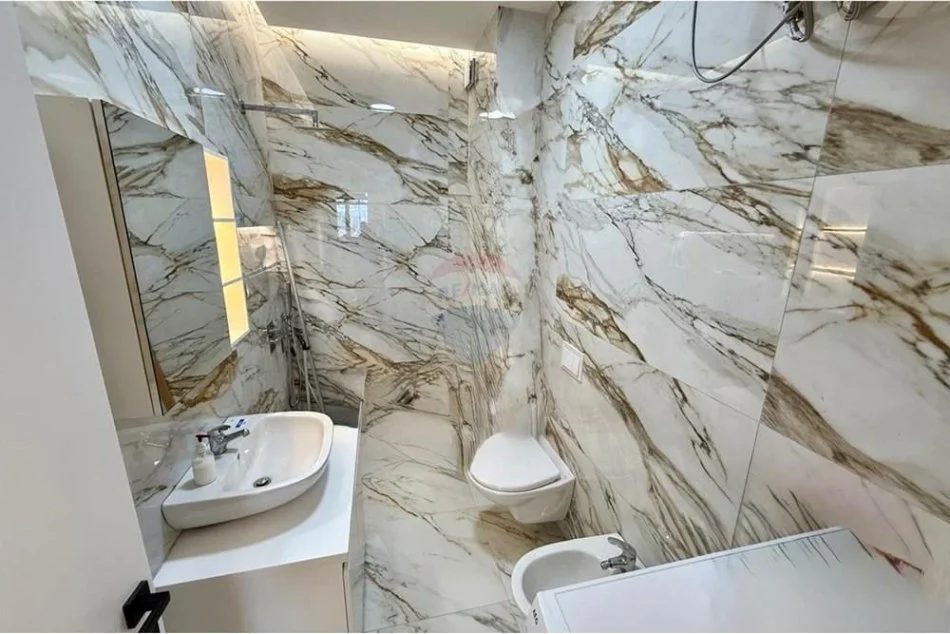 Tirane, jepet me qera apartament 2+1 Kati 6, 120 m² 700 € (Fusha Aviacionit)