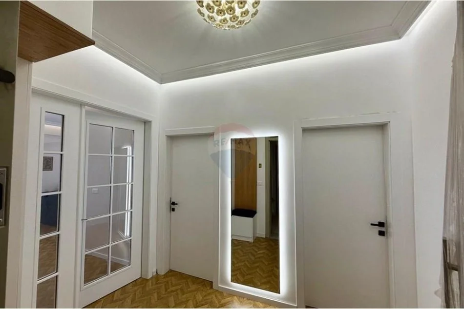 Tirane, jepet me qera apartament 2+1 Kati 6, 120 m² 700 € (Fusha Aviacionit)