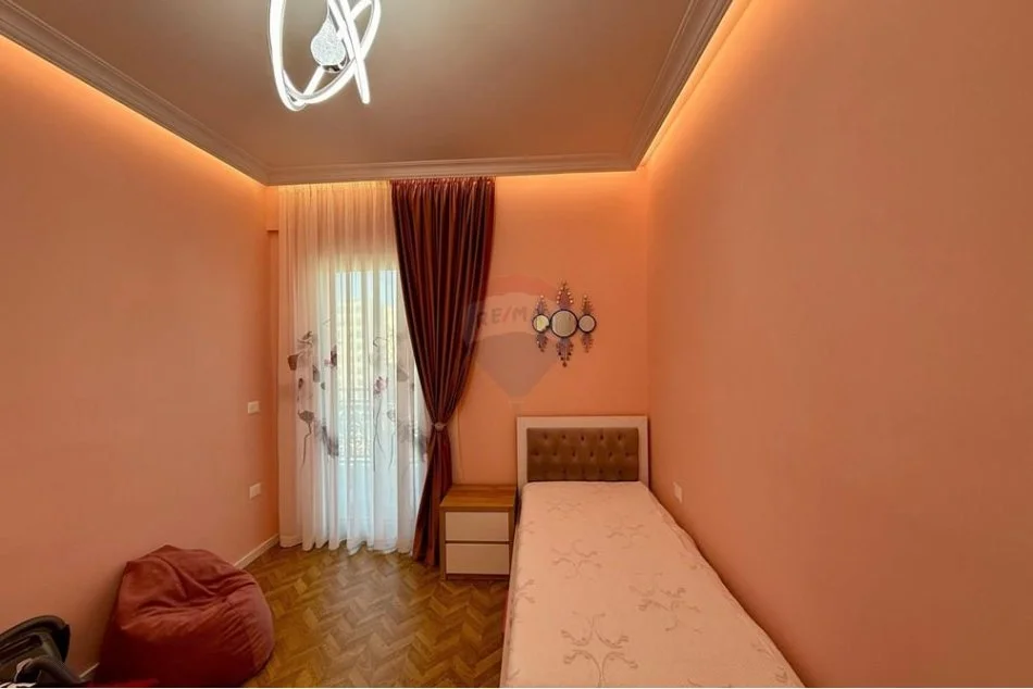 Tirane, jepet me qera apartament 2+1 Kati 6, 120 m² 700 € (Fusha Aviacionit)