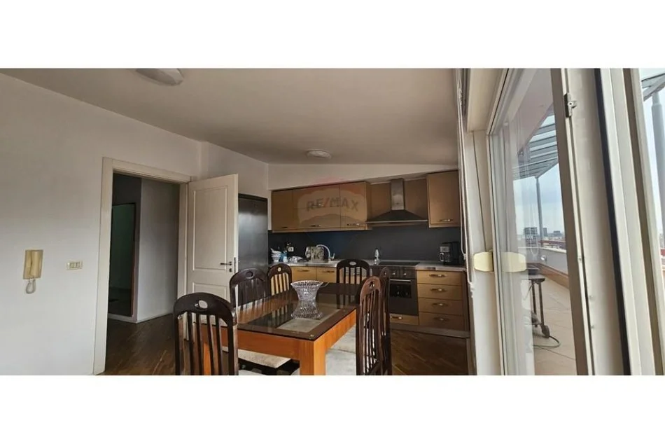 Tirane, jepet me qera apartament 2+1+Aneks+Ballkon Kati 8, 168 m² 800 € (Liqeni Thate)