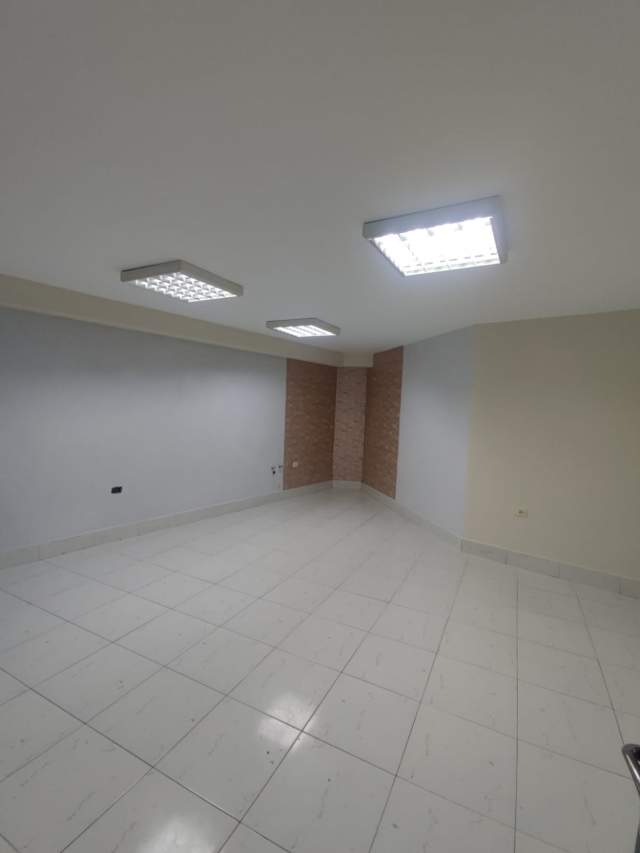 Tirane, jepet me qera dyqan Kati 0, 25 m² 300 Euro (Bill clinton)