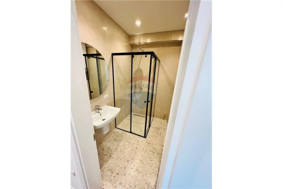 Tirane, jepet me qera apartament 2+1+Aneks+Ballkon Kati 3, 115 m² 900 € (Kompleksi FZ)