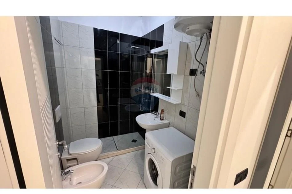 Tirane, jepet me qera apartament 1+1+Aneks+Ballkon Kati 3, 89 m² 800 € (Rruga e Kosovareve)