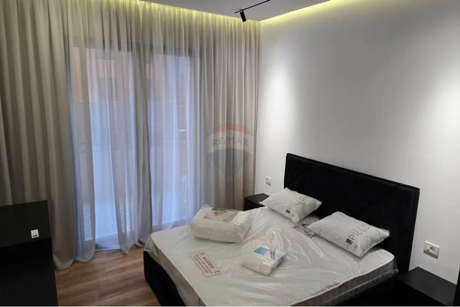 Tirane, jepet me qera apartament 1+1+Aneks+Ballkon Kati 3, 74 m² 1.000 € (Kompleksi Delijorgji)