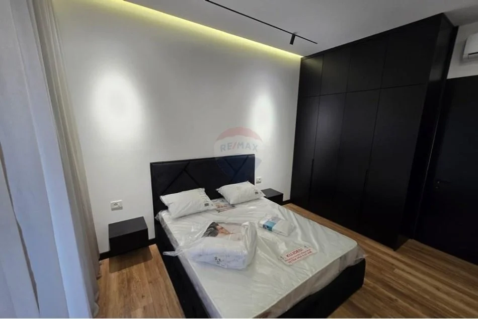 Tirane, jepet me qera apartament 1+1+Aneks+Ballkon Kati 3, 74 m² 1.000 € (Kompleksi Delijorgji)