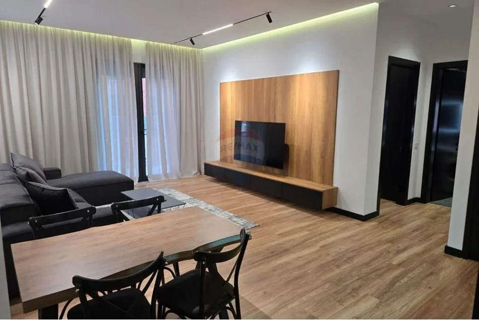 Tirane, jepet me qera apartament 1+1+Aneks+Ballkon Kati 3, 74 m² 1.000 € (Kompleksi Delijorgji)