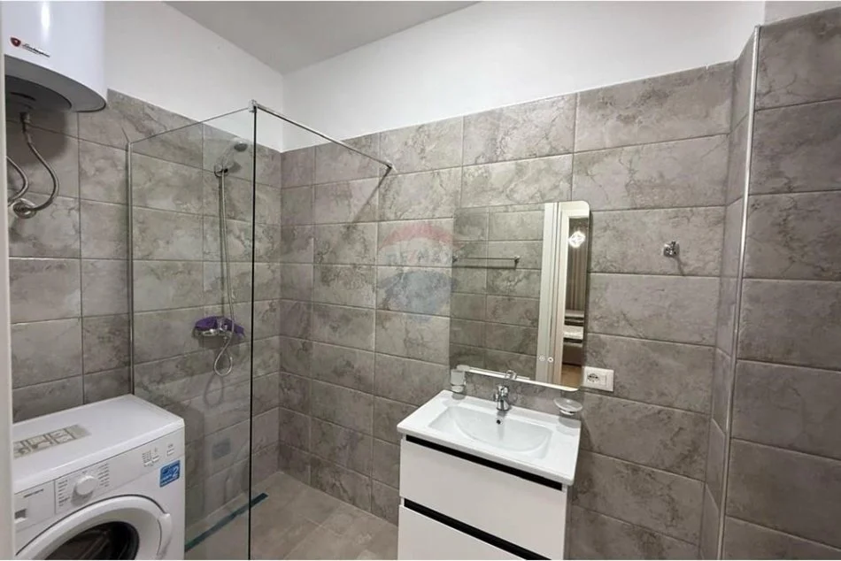 Tirane, jepet me qera apartament 2+1+Aneks+Ballkon Kati 2, 105 m² 700 € (Don Bosko)