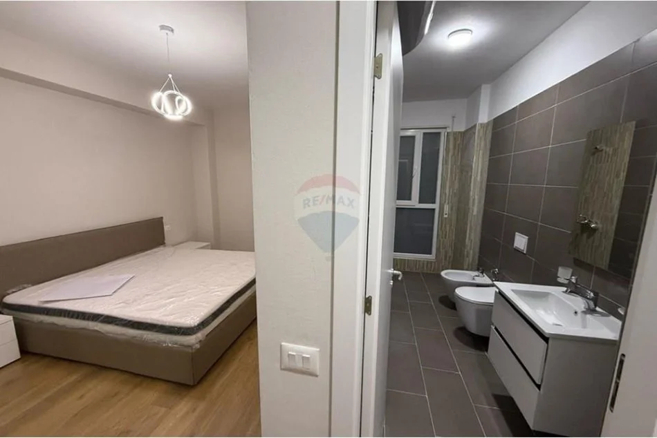 Tirane, jepet me qera apartament 2+1+Aneks+Ballkon Kati 2, 105 m² 700 € (Don Bosko)