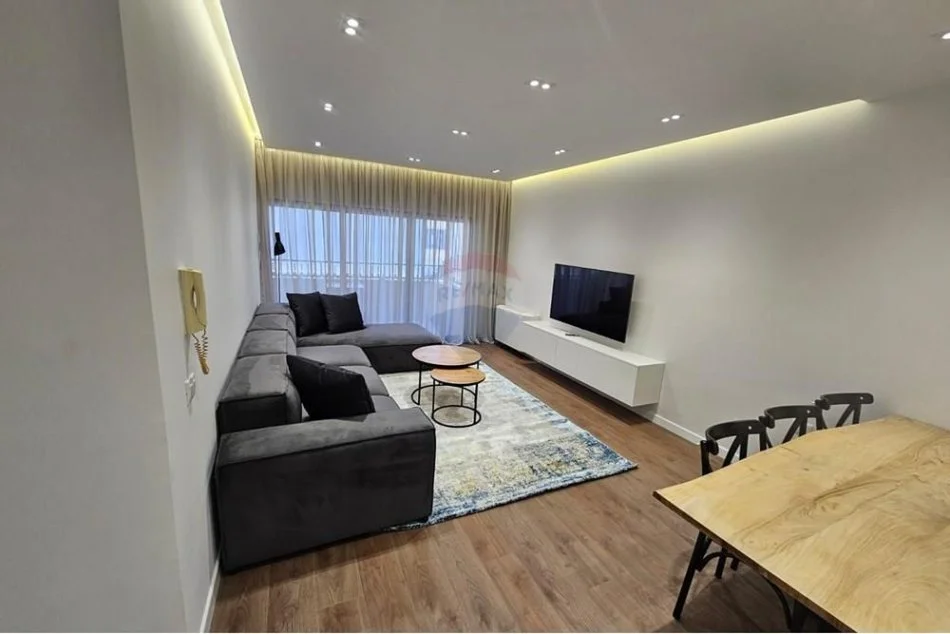 Tirane, jepet me qera apartament 2+1+Aneks+Ballkon Kati 5, 104 m² 1.000 € (Myslym Shyri)