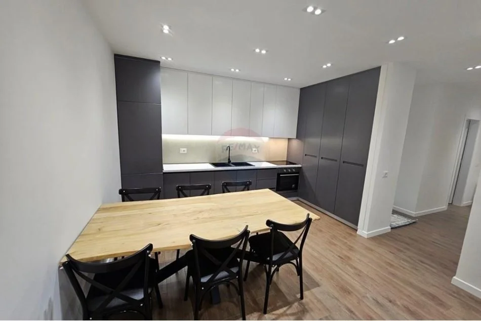 Tirane, jepet me qera apartament 2+1+Aneks+Ballkon Kati 5, 104 m² 1.000 € (Myslym Shyri)