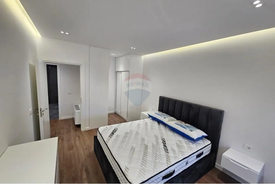 Tirane, jepet me qera apartament 2+1+Aneks+Ballkon Kati 5, 104 m² 1.000 € (Myslym Shyri)