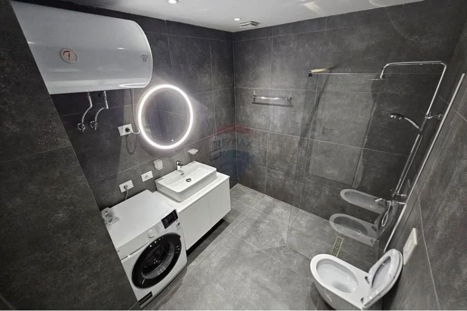 Tirane, jepet me qera apartament 2+1+Aneks+Ballkon Kati 5, 104 m² 1.000 € (Myslym Shyri)