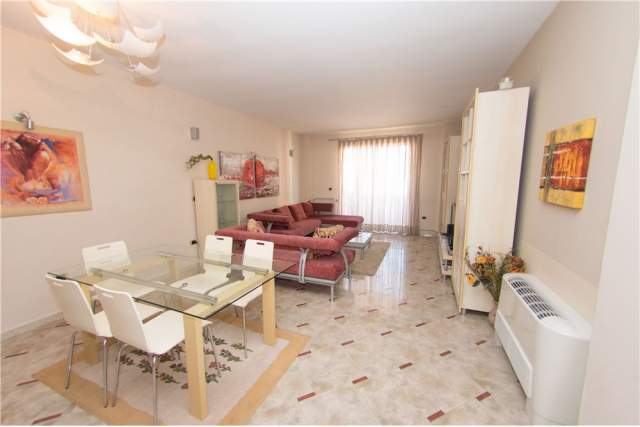 Tirane, jepet me qera apartament 2+1+BLK Kati 7, 108 m² 800 Euro