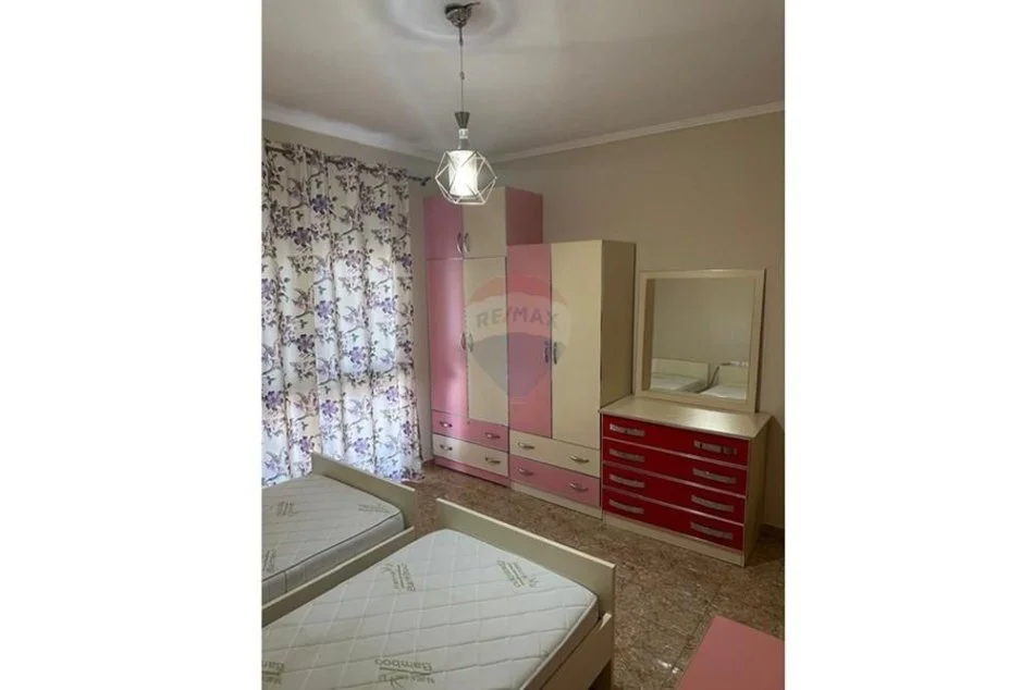 Tirane, jepet me qera apartament 2+1+Aneks+Ballkon , 95 m² 600 € (Liqeni i Thate)