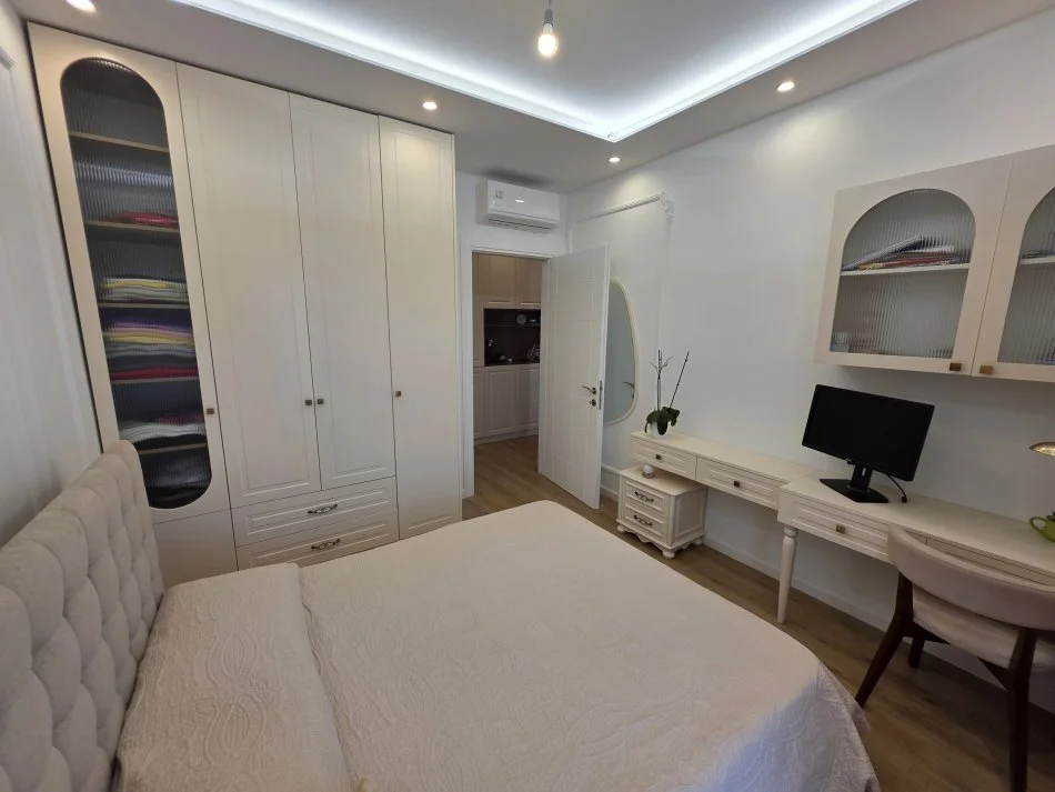 Tirane, jap me qera apartament 1+1 Kati 6, 60 m² 700 € (Ruga Xhanfize Keko)