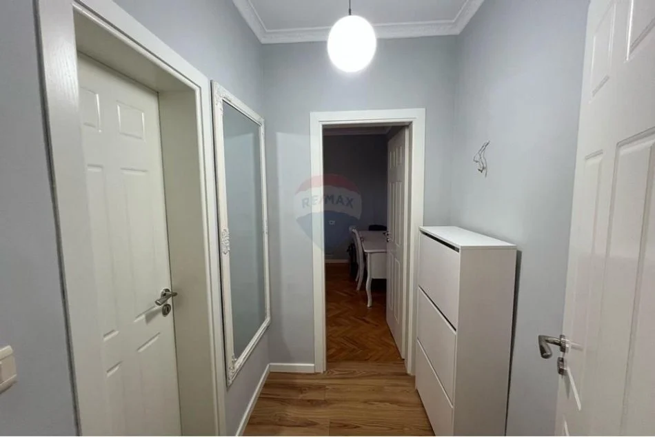 Tirane, jepet me qera apartament 1+1 Kati 4, 53 m² 600 € (Rruga Fortuzi)