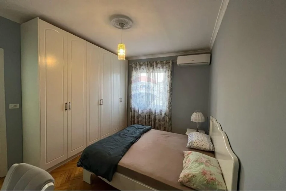 Tirane, jepet me qera apartament 1+1 Kati 4, 53 m² 600 € (Rruga Fortuzi)