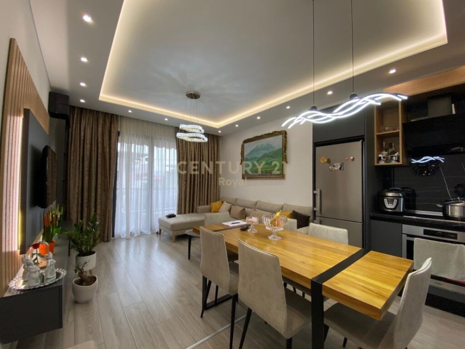 Tirane, shes apartament 2+1 Kati 2, 90 m² 204,000 € (Ministria e Kultires)