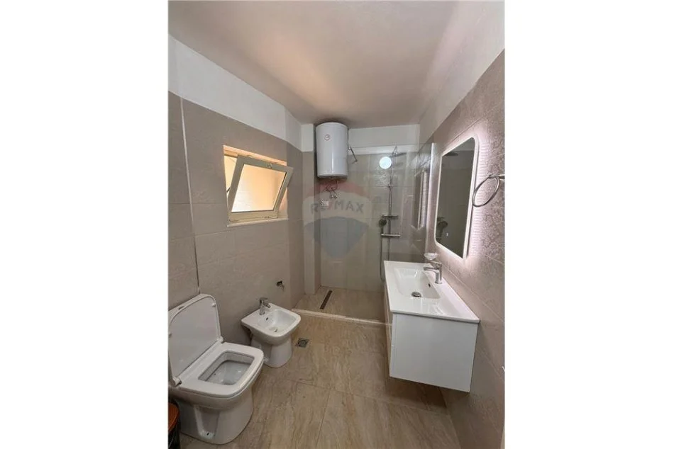 Tirane, jepet me qera apartament 2+1 Kati 5, 95 m² 800 € (Rruga Haxhi Hysen Dalliu)