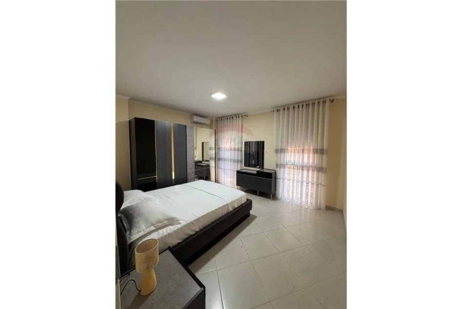 Tirane, jepet me qera apartament 2+1 Kati 5, 95 m² 800 € (Rruga Haxhi Hysen Dalliu)