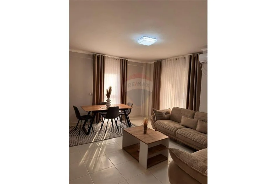 Tirane, jepet me qera apartament 2+1 Kati 5, 95 m² 800 € (Rruga Haxhi Hysen Dalliu)