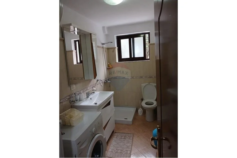 Tirane, jepet me qera apartament 2+1+Ballkon Kati 2, 112 m² 600 € (Ministria e Jashtme)