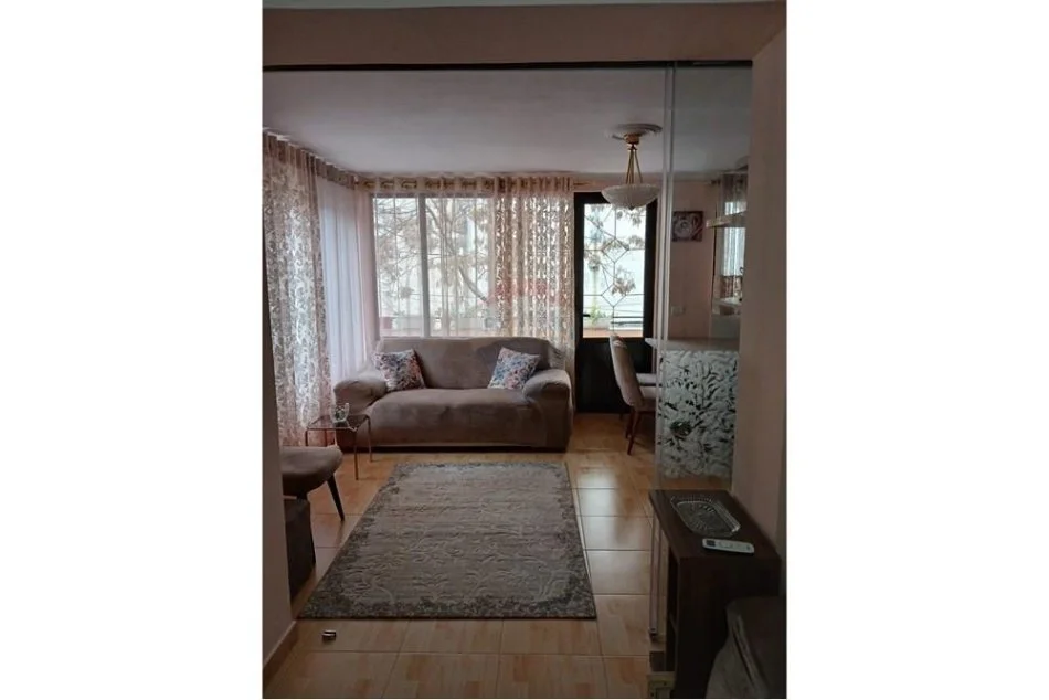 Tirane, jepet me qera apartament 2+1+Ballkon Kati 2, 112 m² 600 € (Ministria e Jashtme)