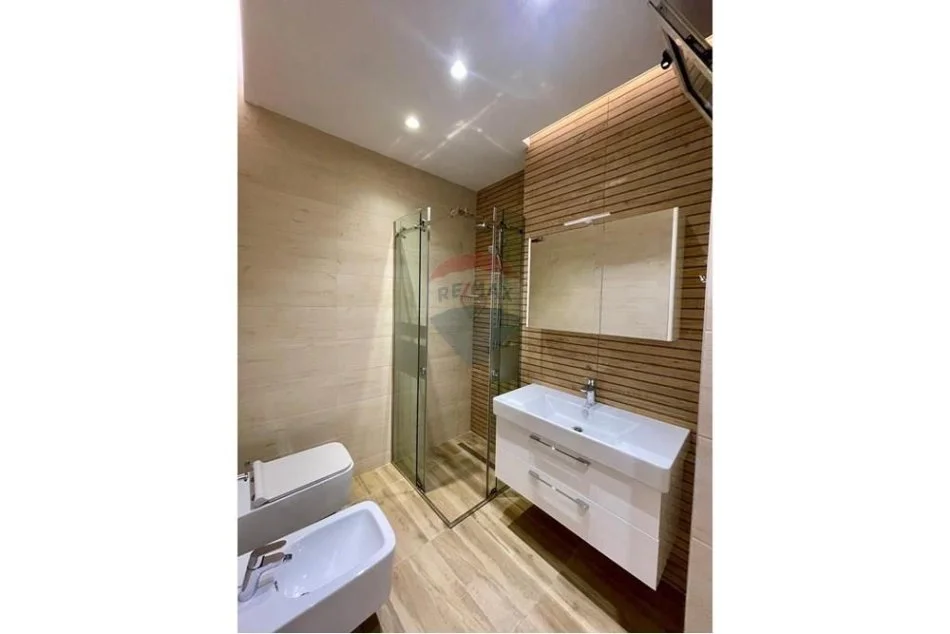 Tirane, jepet me qera apartament 2+1+Aneks+Ballkon Kati 4, 111 m² 850 € (Kompleksi Panorama)