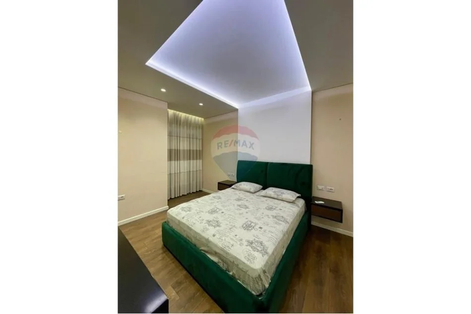 Tirane, jepet me qera apartament 2+1+Aneks+Ballkon Kati 4, 111 m² 850 € (Kompleksi Panorama)