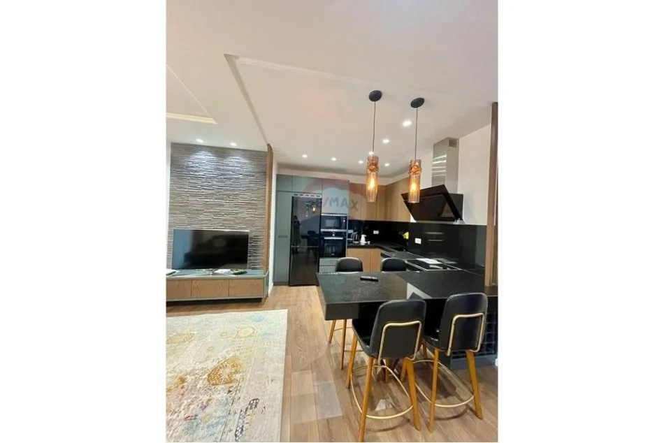 Tirane, jepet me qera apartament 2+1+Aneks+Ballkon Kati 4, 111 m² 850 € (Kompleksi Panorama)