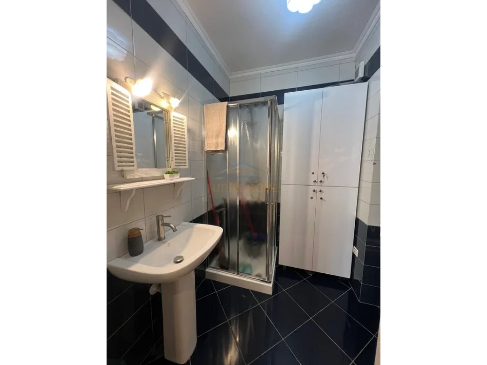 Tirane, jepet me qera ambjent biznesi Kati 1, 98 m² 1.500 € (DON BOSKO)