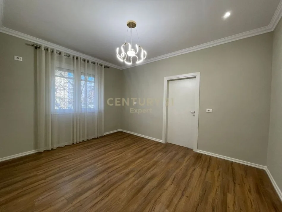 Tirane, shitet apartament 1+1 Kati 4, 55 m² 135.000 € (Rruga e Durresit)