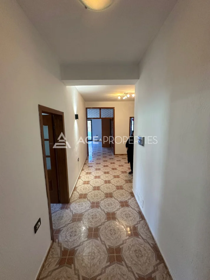 Durres, jepet me qera shtepi 3+1+Aneks+Ballkon Kati 2, 130 m² 450 € (Durres)