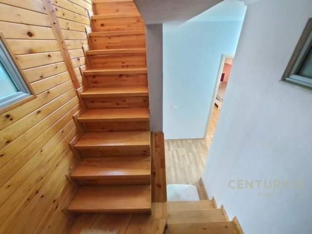 Tirane, jepet me qera apartament duplex 3+1+BLK Kati 2, 245 m² 850 Euro (Rruga Stavri Themeli)