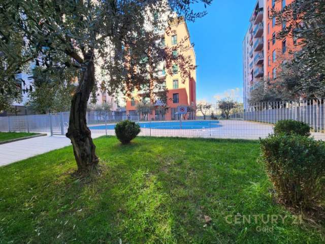 Tirane, jepet me qera apartament 2+1+BLK Kati 5, 102 m² 550 Euro (Green City)