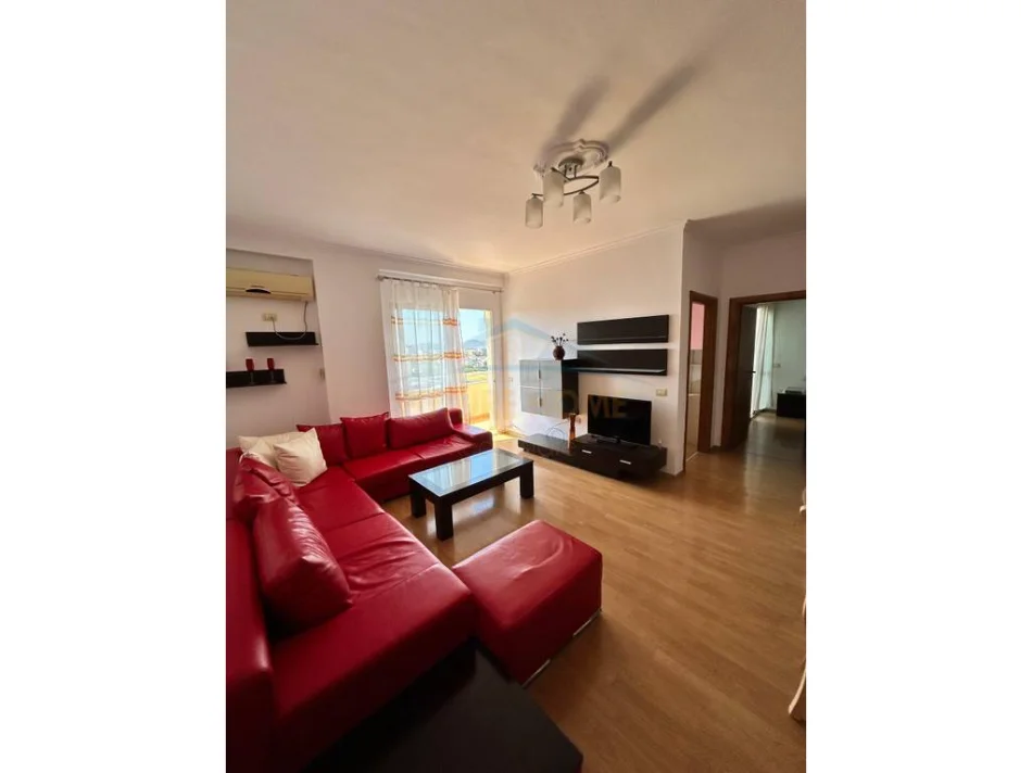 Tirane, jepet me qera apartament 2+1+2 Kati 6, 95 m² 450 € (FRESK , Prane Restorant Freskut)
