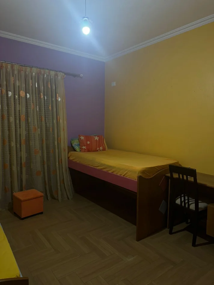 Tirane, jepet me qera apartament 3+1 Kati 2, 160 m² 400 € 