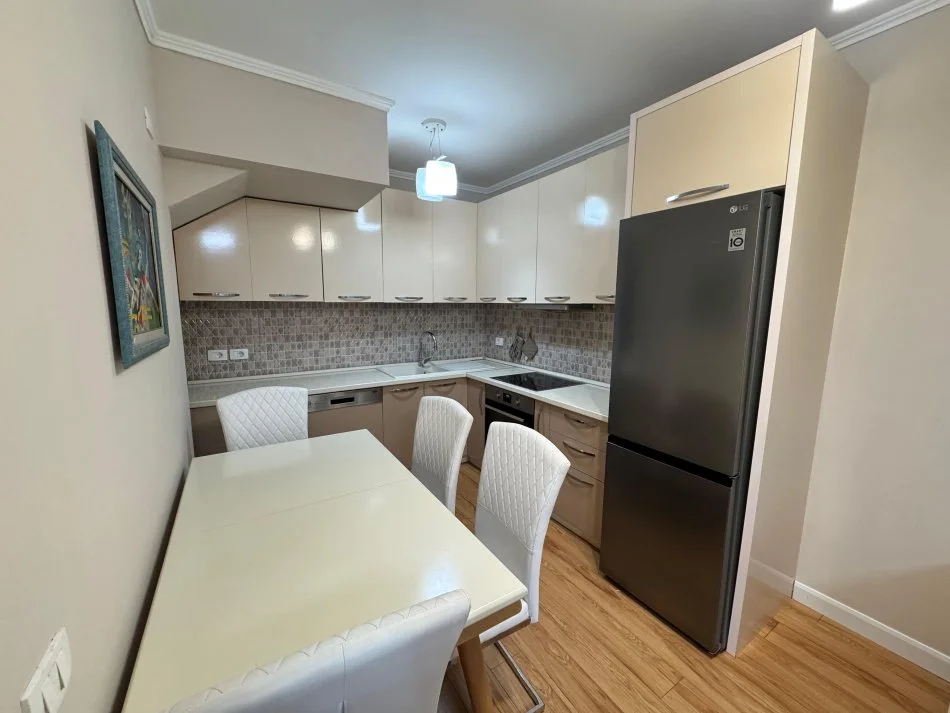 Tirane, jepet me qera apartament Dublex Kati 1, 120 m² 700 € (Rezidenca kodra e diellit 2)