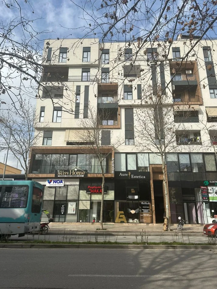 Tirane, shes ambjent biznesi Kati 1, 133 m² (Rruga e Dibres)