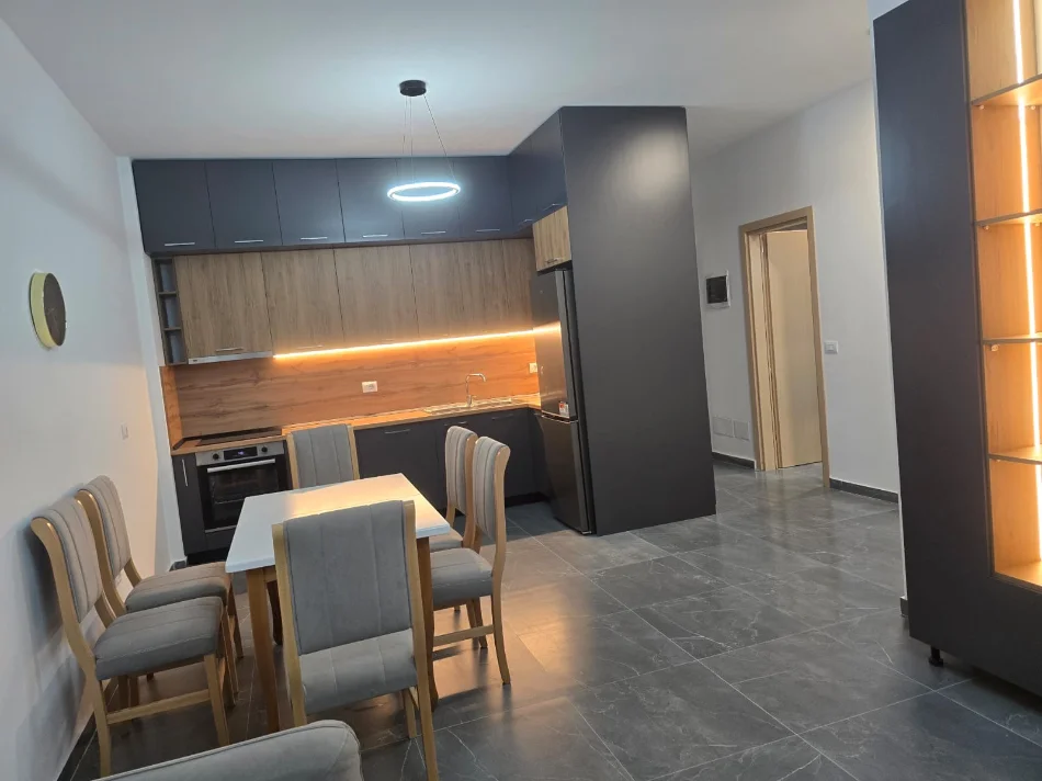 Tirane, jepet me qera apartament 2+1+post parkimi Kati 1, 90 m² 680 € (Tirana Uptown perballe Concord Center)