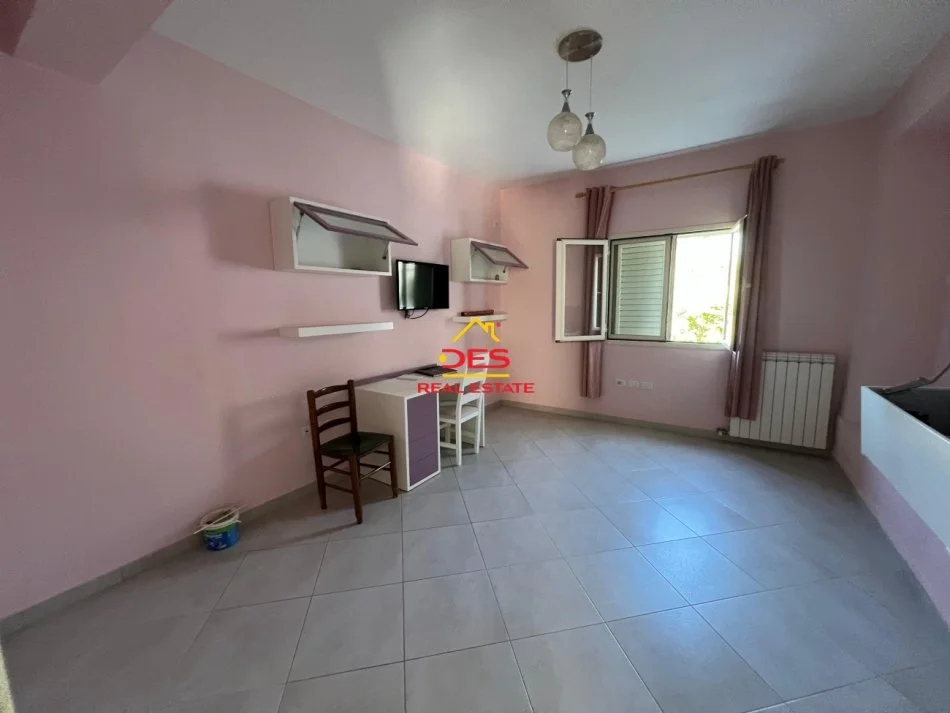 Vlore, shitet apartament 3+1+Ballkon Kati 3, 204 m² 199.000 € (Rruga Sulejman Delvina)