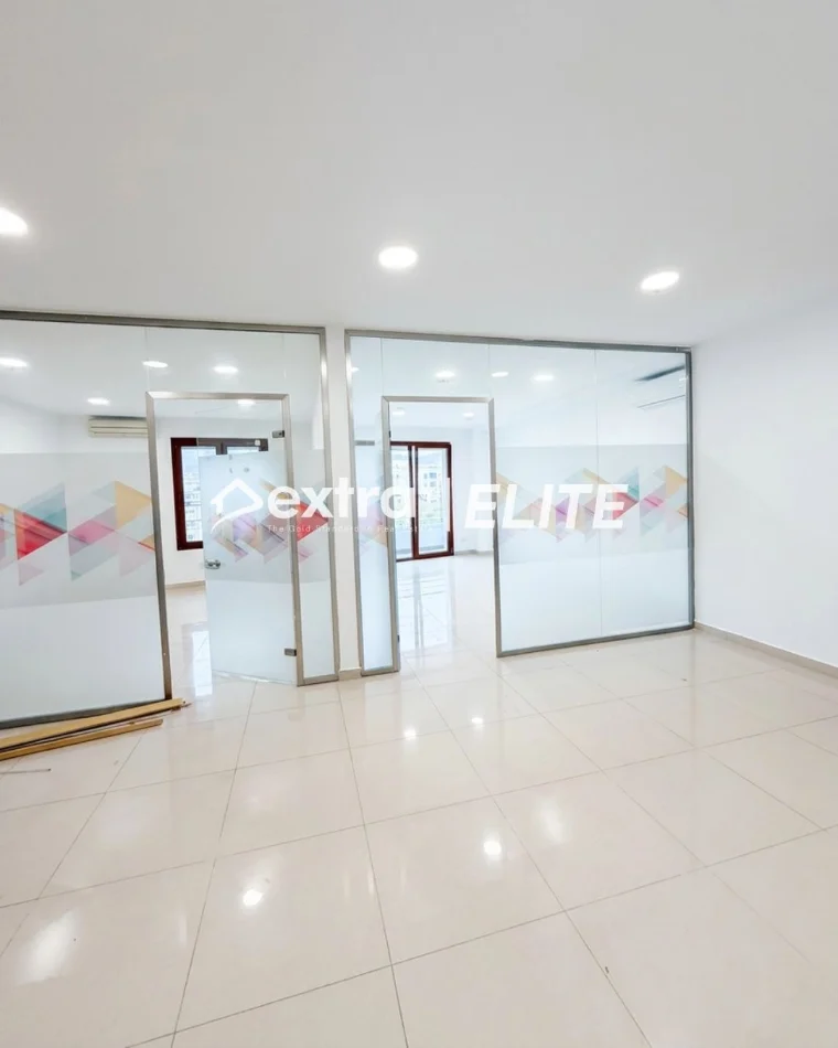 Tirane, jepet me qera ambjent biznesi Kati 4, 187 m² 2.500 € (Hilton Garden Inn)