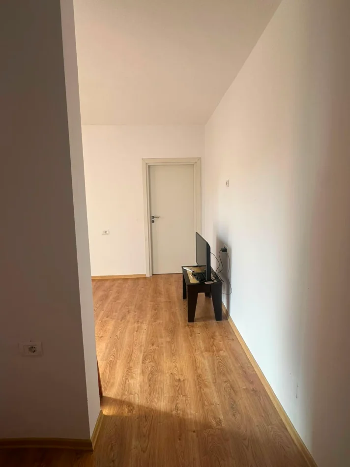 Tirane, jepet me qera zyre Kati 2, 55 m² 650 € (Qender , sheshi skenderbej)
