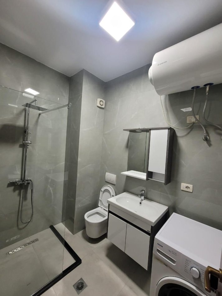 Tirane, jepet me qera apartament 2+1+Aneks+Ballkon Kati 3, 119 m² 700 € (liqeni i that)