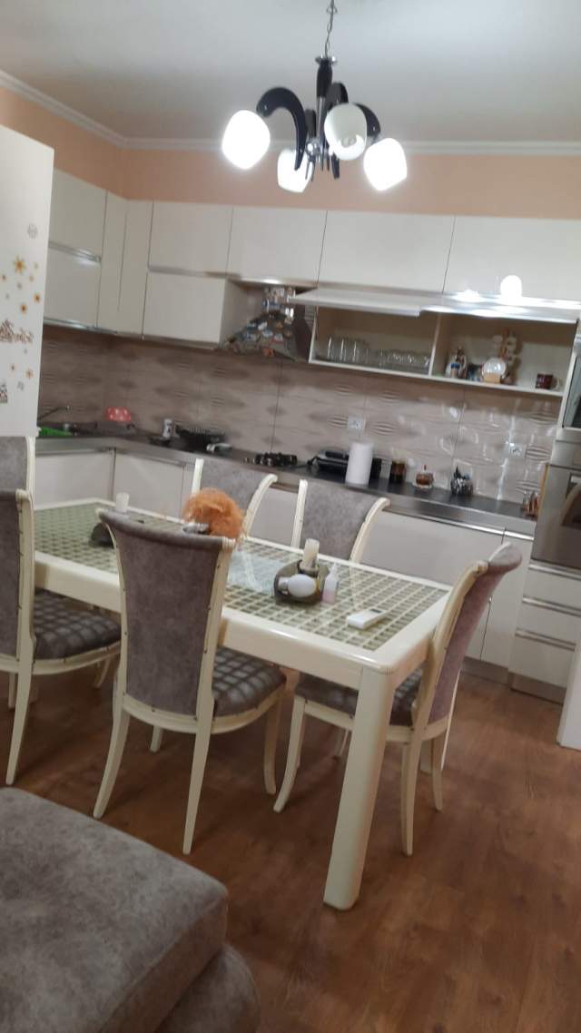 Tirane, jepet me qera Vile 2 Katshe Kati 0, 250 m² 1.500 Euro (Kamëz)