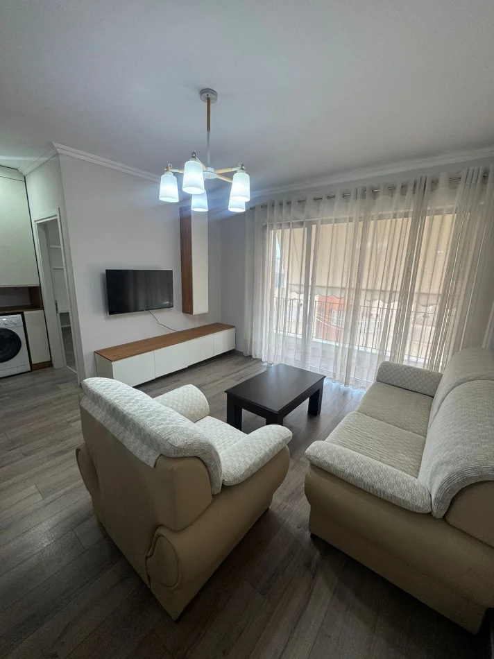 Tirane, jepet me qera apartament 1+1+Ballkon Kati 5, 62 m² 500 € (Tower Bridge 3)
