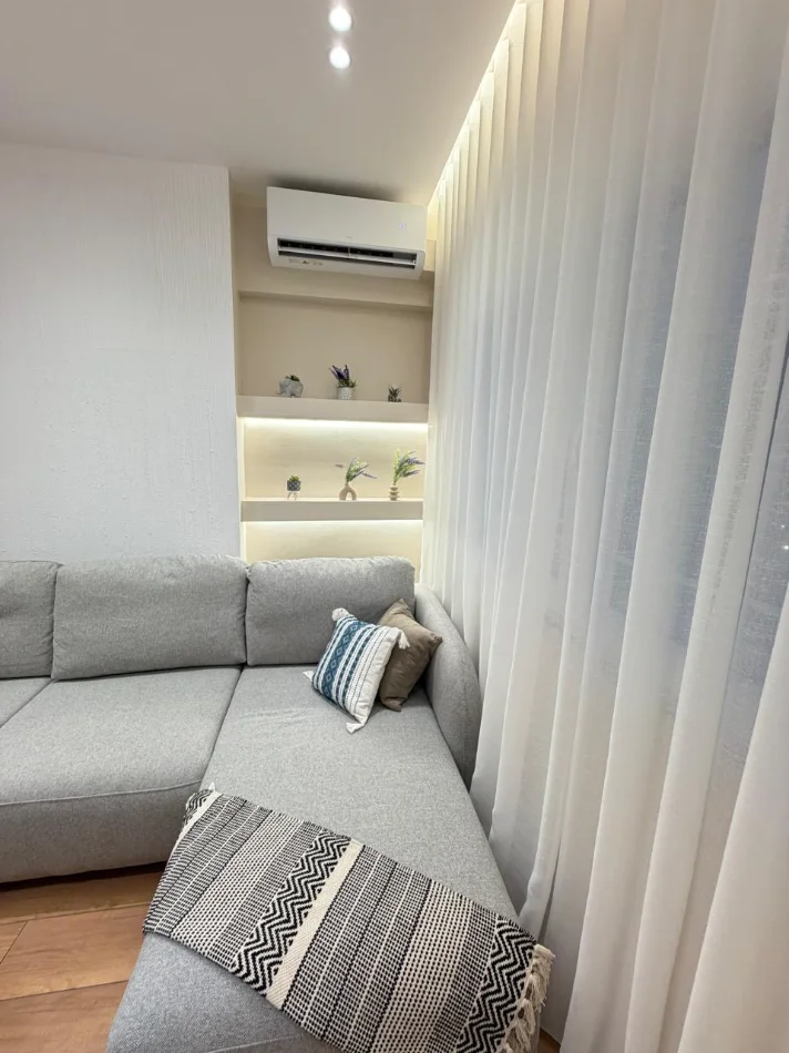 Tirane, jepet me qera apartament 1+1+Ballkon Kati 3, 65 m² 650 € (Rruga Hoxha Tahsim)