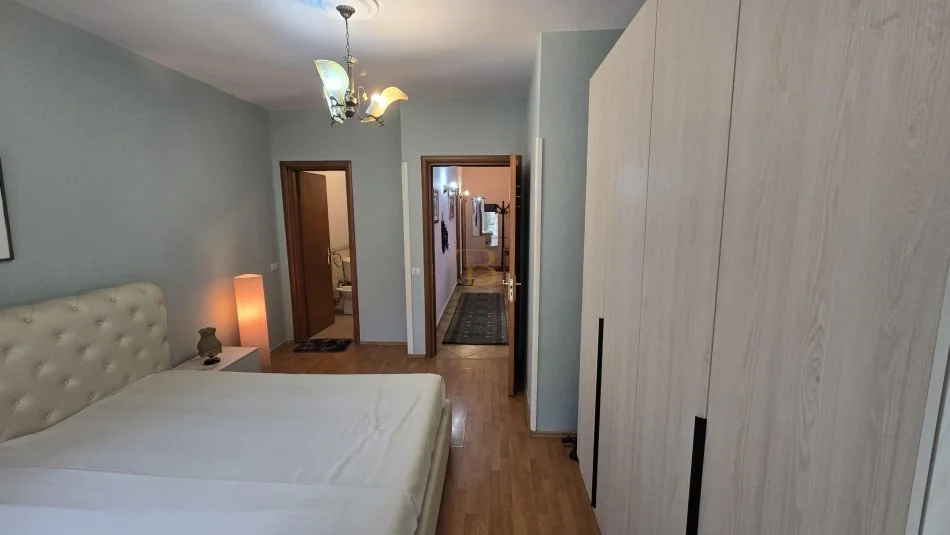 Tirane, jepet me qera apartament 2+1+Ballkon Kati 3, 100 m² 550 € 