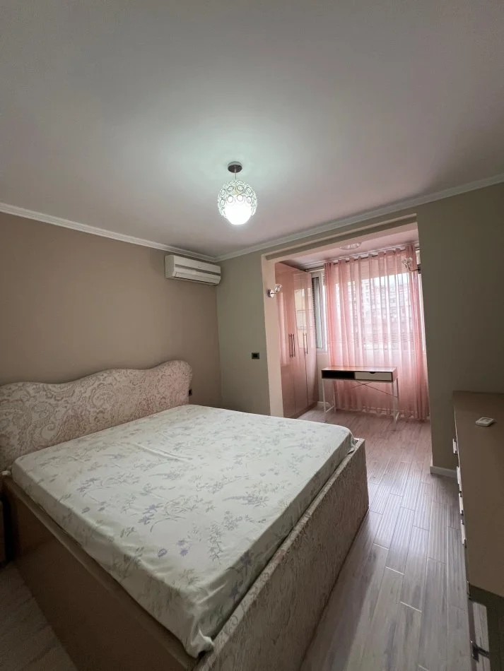 Tirane, jepet me qera apartament 2+1 Kati 3, 76 m² 900 € (Bulevardi Zogu i 1)